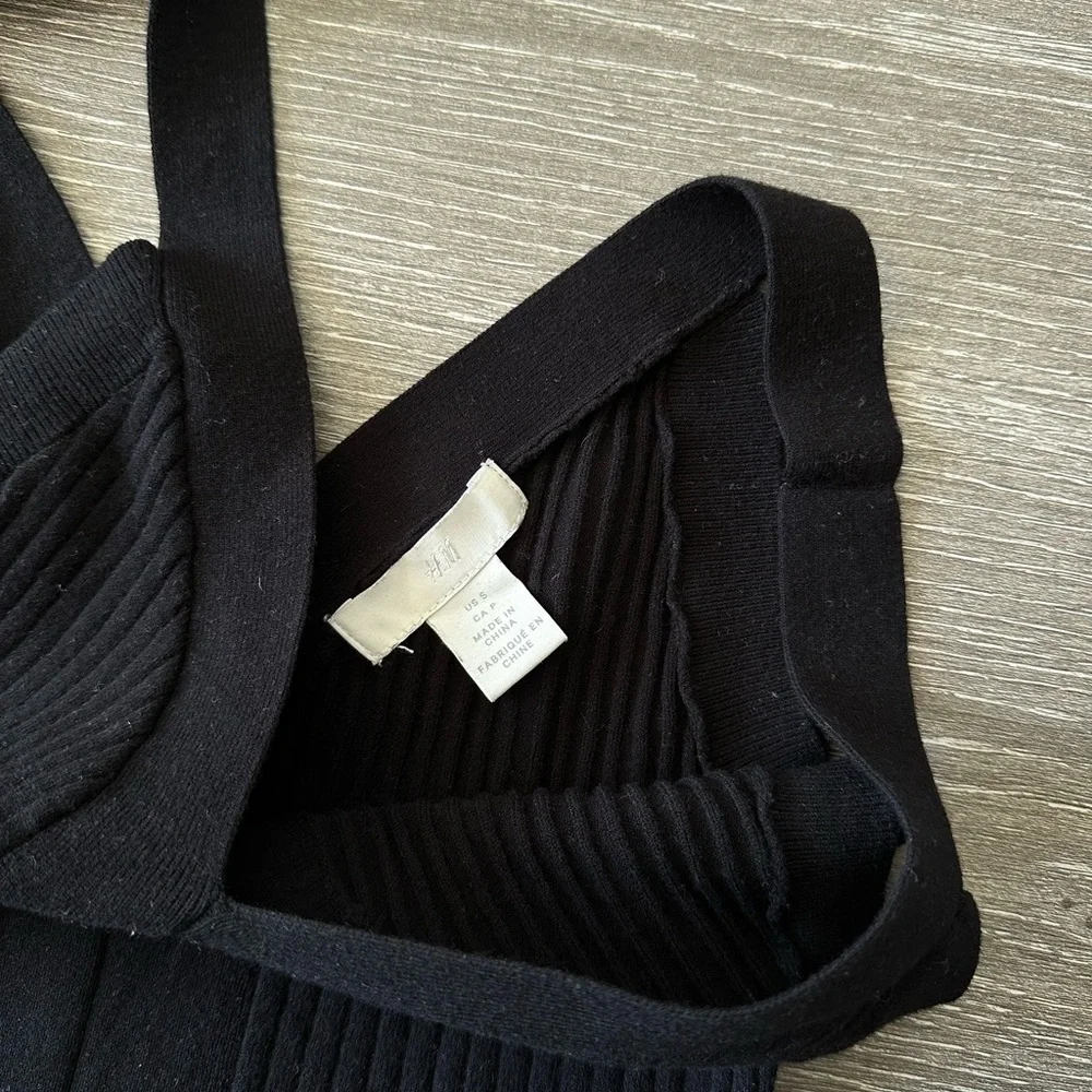 H&M Structured Crop Top - Picture 2 of 3